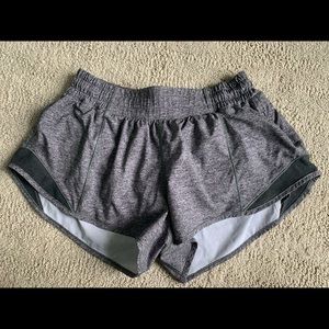 lululemon hotty hot short 2.5”
